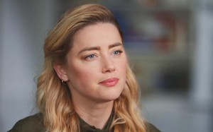 Vừa bị kết tội phỉ b&aacute;ng, Amber Heard lại l&ecirc;n truyền h&igrave;nh n&oacute;i xấu Johnny Depp g&acirc;y phẫn nộ