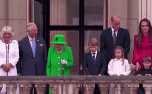 Bế mạc Đại lễ Bạch kim: Nữ hoàng Anh bất ngờ xuất hiện trên ban công Cung điện, đưa ra lời nhắn nhủ sâu sắc