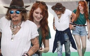 Johnny Depp dẫn gái lạ đến buổi diễn tập, mỹ nhân tóc đỏ hút hồn với đôi chân thon nuột