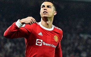 Ronaldo trở lại Anh để làm rõ tương lai