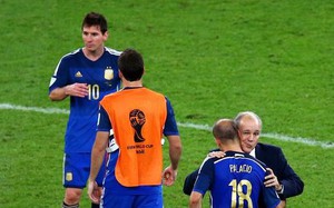 Chuyện lạ: Đồng đội của Messi ở ĐT Argentina chuyển sang chơi bóng rổ chuyên nghiệp