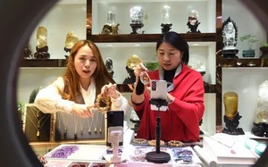 TikTok Shop bị cấm vì bán giá quá rẻ, chèn ép cửa hàng kinh doanh truyền thống: Các TikToker 