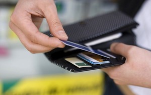Ngân hàng cảnh báo chiêu chiếm quyền điện thoại, đánh cắp tiền trong tài khoản người dùng