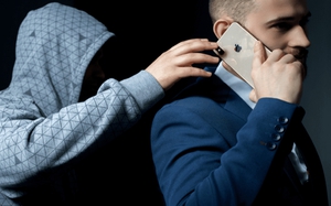 Điện thoại iPhone có một nút màu xanh: Nhìn là biết ngay có bị kẻ gian theo dõi hay không?