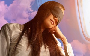 Hành khách &quot;ngủ say&quot; không dậy khi máy bay hạ cánh, tiếp viên đến gọi phát hiện sự thật tá hỏa, không thể cứu vãn