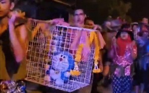 Thái Lan: Dân làng rước mèo Doraemon trong nghi lễ cầu mưa