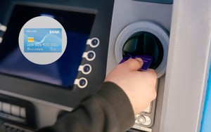 Khách hàng rút tiền tại cây ATM cần chú ý: Phát hiện những dấu hiệu này phải lập tức ngừng giao dịch, khóa thẻ