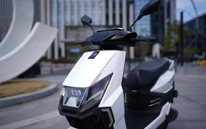 Xe máy điện nhỏ gọn như Vision, giá chỉ 18 triệu đồng, sạc 1 lần đi tới 100 km