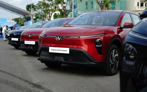 Cận cảnh loạt xe VinFast Limo Green đầu tiên tại Việt Nam, giá 749 triệu đồng