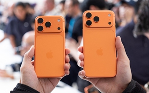 Trên tay iPhone Air siêu mỏng và iPhone 17 Pro Max màu Cam Vũ trụ, có xấu thật không?