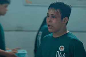 Đằng sau vận đỏ của "Trại Bu&ocirc;n Người" - Ảnh 6.