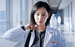 Kim Ji Won gặp biến căng: Phim mới bị kiến nghị l&ecirc;n tận Ủy ban, nh&igrave;n c&aacute;ch nh&agrave; đ&agrave;i phản ứng m&agrave; qu&aacute; nản- Ảnh 4.