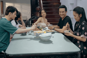 Từ Bước Ch&acirc;n V&agrave;o Đời đến B&oacute;ng Ma Hạnh Ph&uacute;c: Bao giờ phim Việt mới th&ocirc;i đ&agrave;y đoạ phụ nữ?- Ảnh 11.