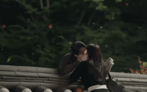 Mọi thứ như h&oacute;a đi&ecirc;n khi xem phim của IU: Ho&agrave;ng tử x&eacute; gi&oacute; cứu người y&ecirc;u si&ecirc;u ngầu, rating liền vượt 2 chữ số- Ảnh 5.