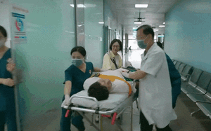 Hạt sạn to đ&ugrave;ng ở phim Việt giờ v&agrave;ng, ai l&agrave;m y t&aacute; thấy chắc sẽ &ldquo;tự &aacute;i&rdquo; lắm đ&acirc;y