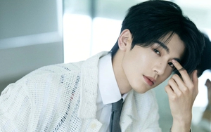 Đến lượt đ&ocirc;i b&agrave;n tay của Trương Lăng H&aacute;ch trở th&agrave;nh tr&ograve; cười khắp MXH