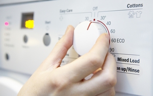Một n&uacute;t bấm tr&ecirc;n m&aacute;y giặt khiến tiền điện tăng đ&aacute;ng kể: Nhiều người d&ugrave;ng kh&ocirc;ng hề hay biết