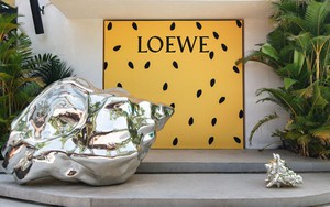 LOEWE đưa “bãi biển Ibiza” tới Việt Nam đón BST mới