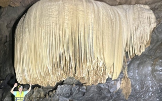 Phát hiện hang động đẹp tại Quảng Bình có “rèm thạch nhũ” lớn
