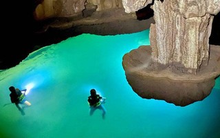 Phát hiện hồ nước bí ẩn “treo” lơ lửng trong hang Thung