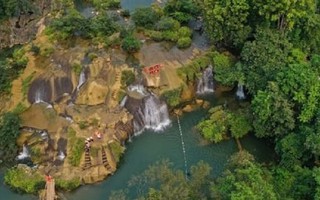 Về thác Mơ Minh Hoá tắm mát, khám phá cảnh đẹp tuyệt vời