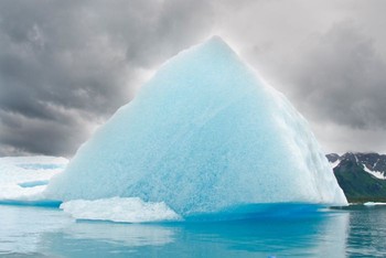 Tại sao lại có tảng băng vừa xanh vừa sọc này? Câu trả lời sẽ giúp bạn hiểu thiên nhiên tuyệt diệu đến thế nào - Ảnh 2.