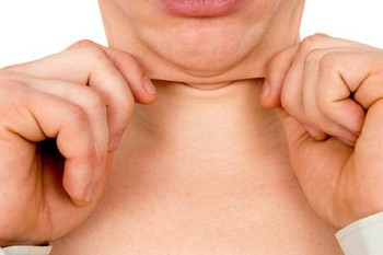 Hai cằm là cơn ác mộng của nhiều người nhưng nguyên nhân do đâu thì đố bạn biết đấy! - Ảnh 2.