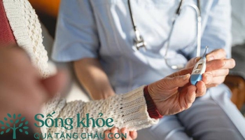 Người già mắc những bệnh gì thì không nên tiêm vắc-xin Covid-19? - Ảnh 5. Người già mắc những bệnh gì thì không nên tiêm vắc-xin Covid-19? - Ảnh 5.
