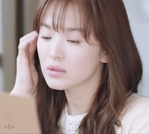 Ngắm những khoảnh khắc l&agrave;m đẹp thần th&aacute;nh của Song Hye Kyo - Ảnh 2.