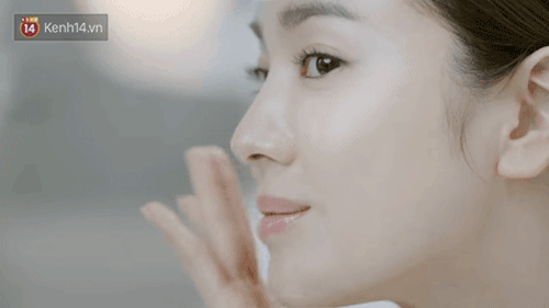 Ngắm những khoảnh khắc l&agrave;m đẹp thần th&aacute;nh của Song Hye Kyo - Ảnh 4.