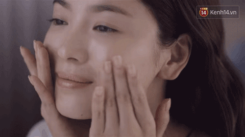 Ngắm những khoảnh khắc l&agrave;m đẹp thần th&aacute;nh của Song Hye Kyo - Ảnh 5.