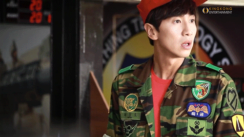 Song Joong Ki h&ocirc;n đ&agrave;n chị Song Hye Kyo m&ugrave;i mẫn, lạnh l&ugrave;ng với hươu Lee Kwang Soo - Ảnh 8.