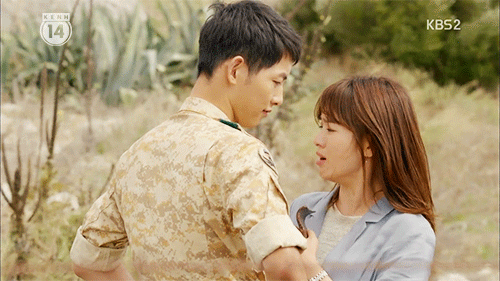 Kh&aacute;n giả Trung Quốc cũng ph&aacute;t cuồng v&igrave; Song Joong Ki sau Hậu Duệ Mặt Trời - Ảnh 3.