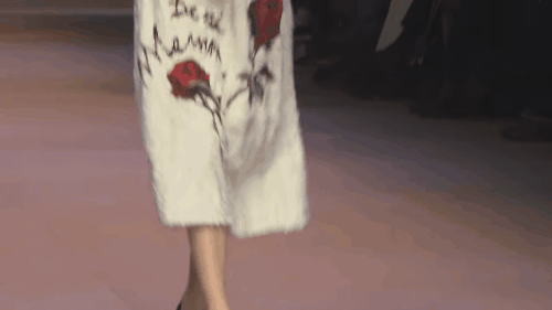 11 khoảnh khắc kh&ocirc;ng thể qu&ecirc;n của runway 2015 - Ảnh 1.