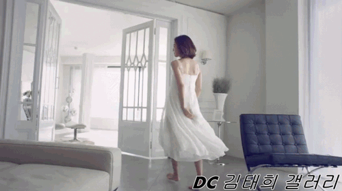 Tiếp tục ngất ng&acirc;y trước h&igrave;nh ảnh đẹp như nữ thần của Kim Tae Hee - Ảnh 6.