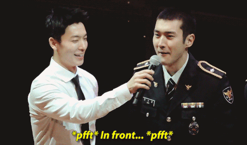 Donghae, Siwon, Changmin long lanh tr&ecirc;n s&acirc;n khấu trong qu&acirc;n ngũ - Ảnh 5.