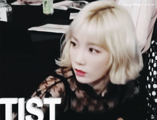 Fan ph&aacute;t sốt trước t&igrave;nh chị em mến thương giữa Red Velvet v&agrave; Taeyeon - Ảnh 9.