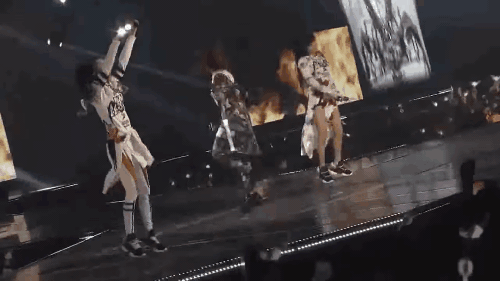 Top 10 sân khấu không thể không nhớ của 2NE1 - Ảnh 7.