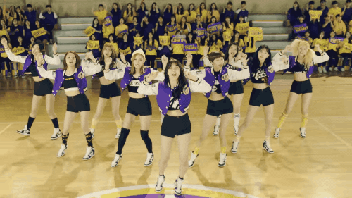 TWICE biến h&oacute;a v&ocirc; v&agrave;n h&igrave;nh tượng trong MV ca kh&uacute;c mới hay dễ sợ! - Ảnh 3.