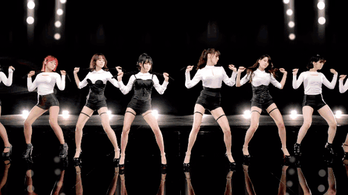 MV sexy trong mắt Kpop fan: &Acirc;u Mỹ gợi cảm - H&agrave;n Quốc rẻ tiền, phản cảm? - Ảnh 6.