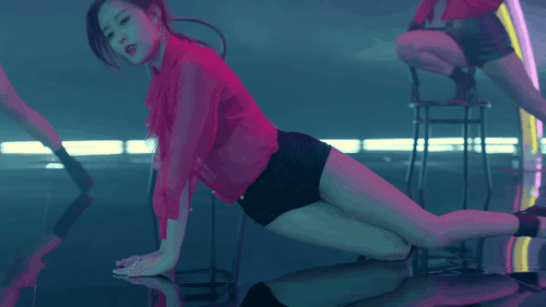 MV sexy trong mắt Kpop fan: &Acirc;u Mỹ gợi cảm - H&agrave;n Quốc rẻ tiền, phản cảm? - Ảnh 31.