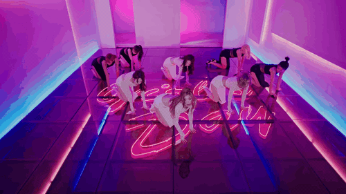 MV sexy trong mắt Kpop fan: &Acirc;u Mỹ gợi cảm - H&agrave;n Quốc rẻ tiền, phản cảm? - Ảnh 32.