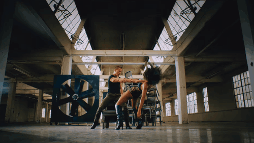 MV sexy trong mắt Kpop fan: &Acirc;u Mỹ gợi cảm - H&agrave;n Quốc rẻ tiền, phản cảm? - Ảnh 3.