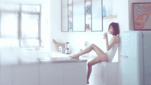 MV sexy trong mắt Kpop fan: &Acirc;u Mỹ gợi cảm - H&agrave;n Quốc rẻ tiền, phản cảm? - Ảnh 17.