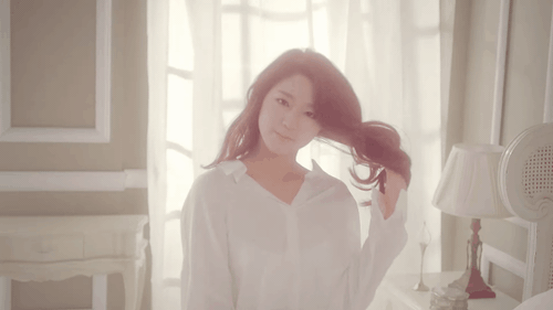 MV sexy trong mắt Kpop fan: &Acirc;u Mỹ gợi cảm - H&agrave;n Quốc rẻ tiền, phản cảm? - Ảnh 12.