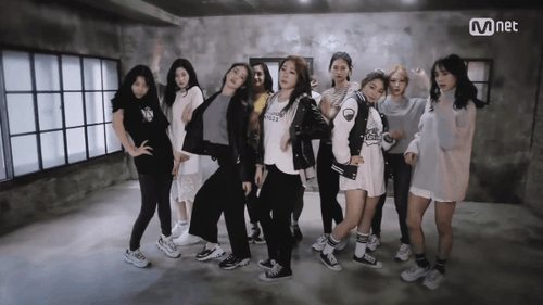 Produce 101: Girlgroup ồn ào nhất Kpop tuần qua - I.O.I nhá hàng MV mới - Ảnh 2.