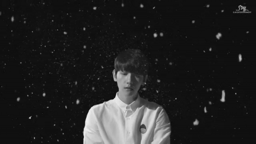 Sau Suzy, Baekhyun song kiếm hợp b&iacute;ch với &ocirc;ng ho&agrave;ng Ballad - Ảnh 2.