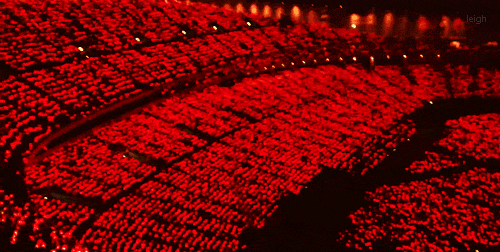 Cho&aacute;ng ngợp với biển gậy ph&aacute;t s&aacute;ng của Kpop fan trong concert - Ảnh 1.