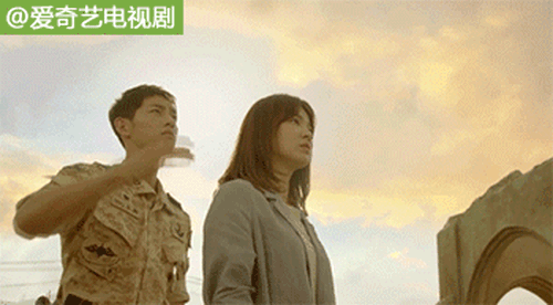 “Hậu Duệ Mặt Trời”: Song Joong Ki sướng phát hờn khi được Song Hye Kyo té lên người - Ảnh 9.
