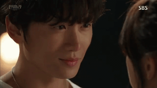 &ldquo;Entertainer&rdquo;: Ji Sung bất ngờ c&oacute; h&agrave;nh động th&acirc;n mật khiến Hyeri đỏ mặt - Ảnh 7.